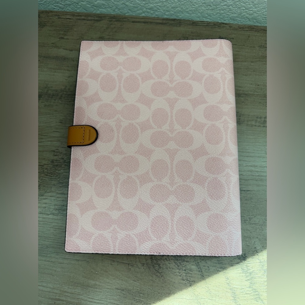 ❌SOLD❌ Coach Powder Pink Notebook In Signature Canvas - Picture 5 of 10